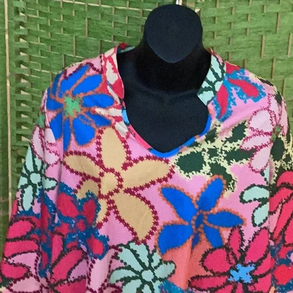 🌺🌸NWOT Shein Curve 1XLG Colorful Top Closet Must Have & So Much Fun To Wear 🌺🌸 - Picture 4 of 9